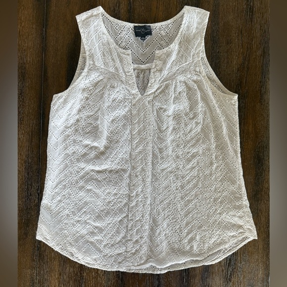 Market & Spruce Tops - Market & Spruce Women’s White Cotton Eyelet Tank Top Shirt Size M